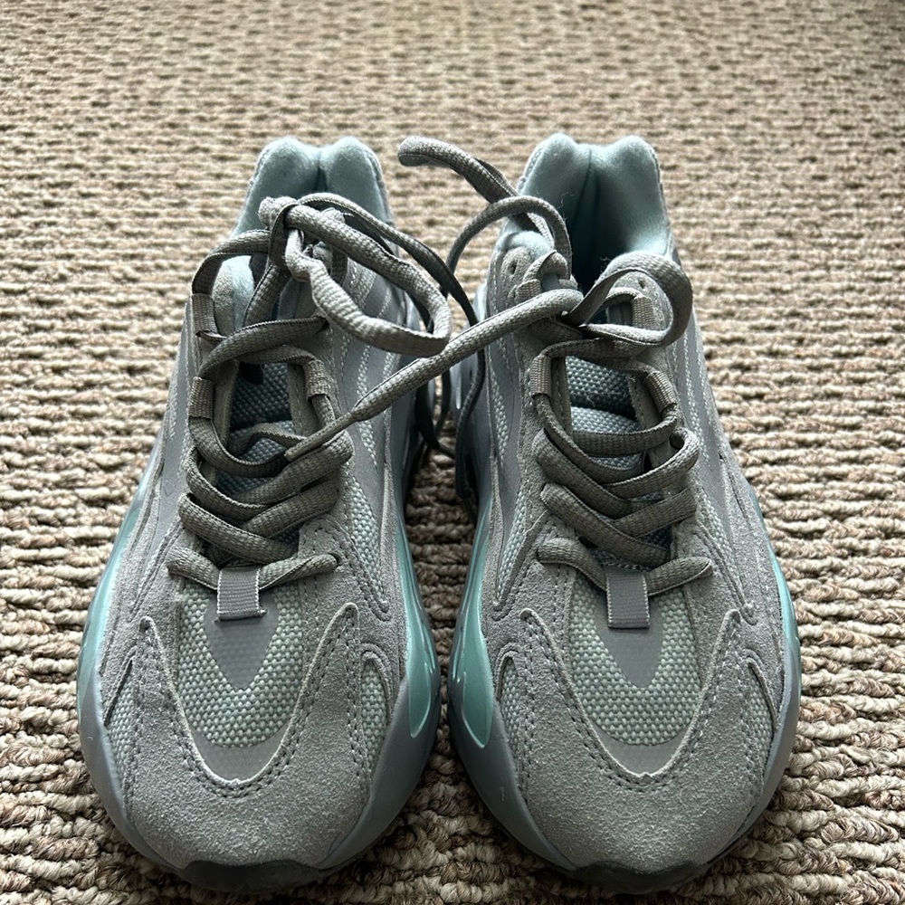 Adidas Yeezy Boost 700